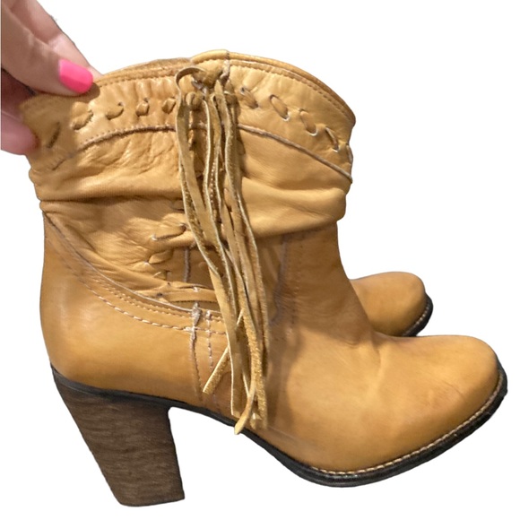 Naughty Monkey size 6 women’s genuine leather heeled ankle boots with fringe - Picture 3 of 6